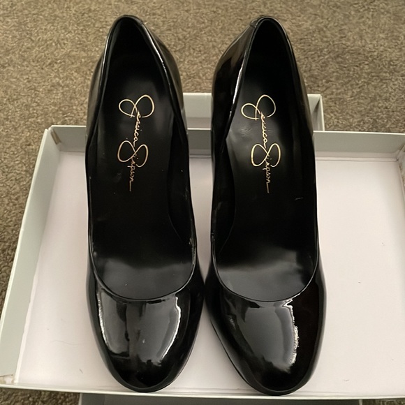 Jessica Simpson heels - black patent - Picture 2 of 6